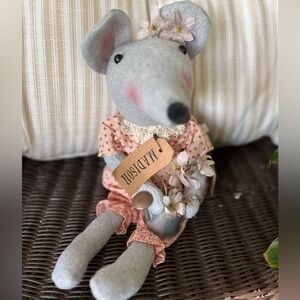Primitive Mouse Watering Can Garden Mouse‎ Doll By Hearthside Collection